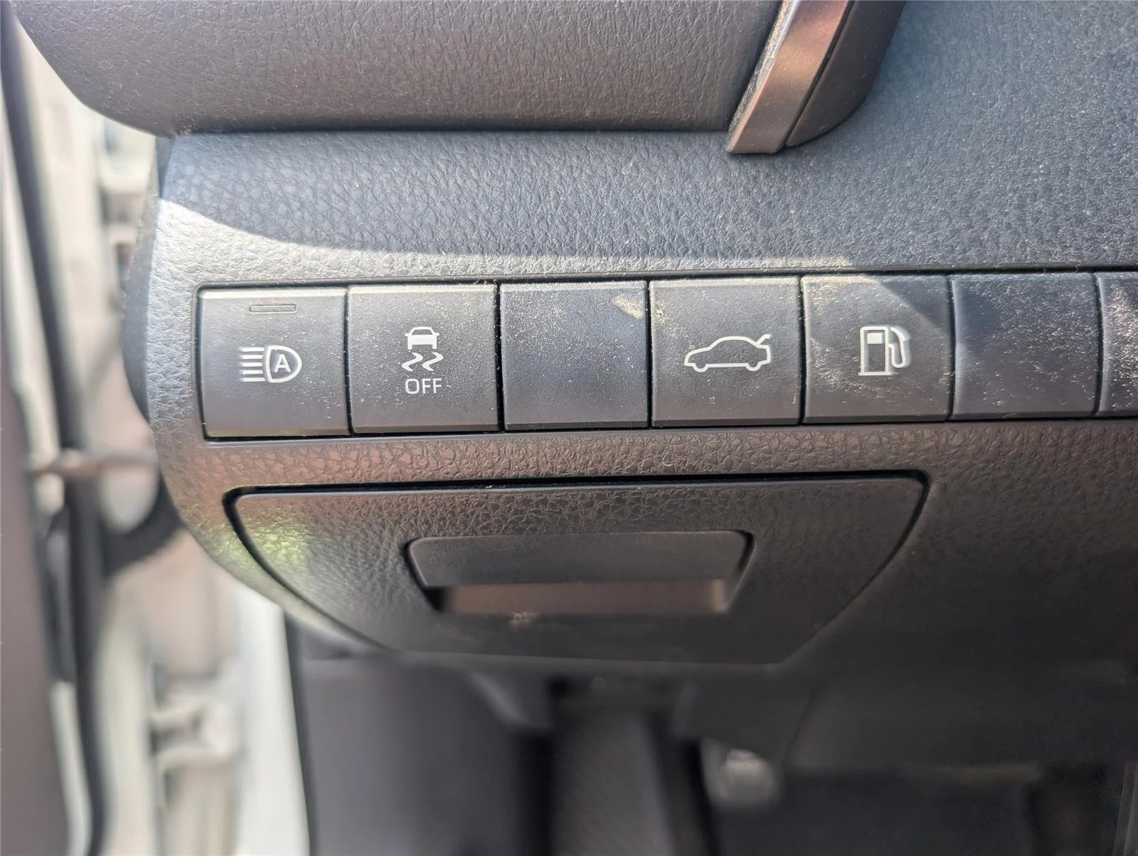 Used 2018 Super White Toyota SE image 26