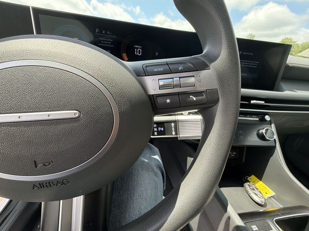 Used 2025 White Hyundai SEL image 20