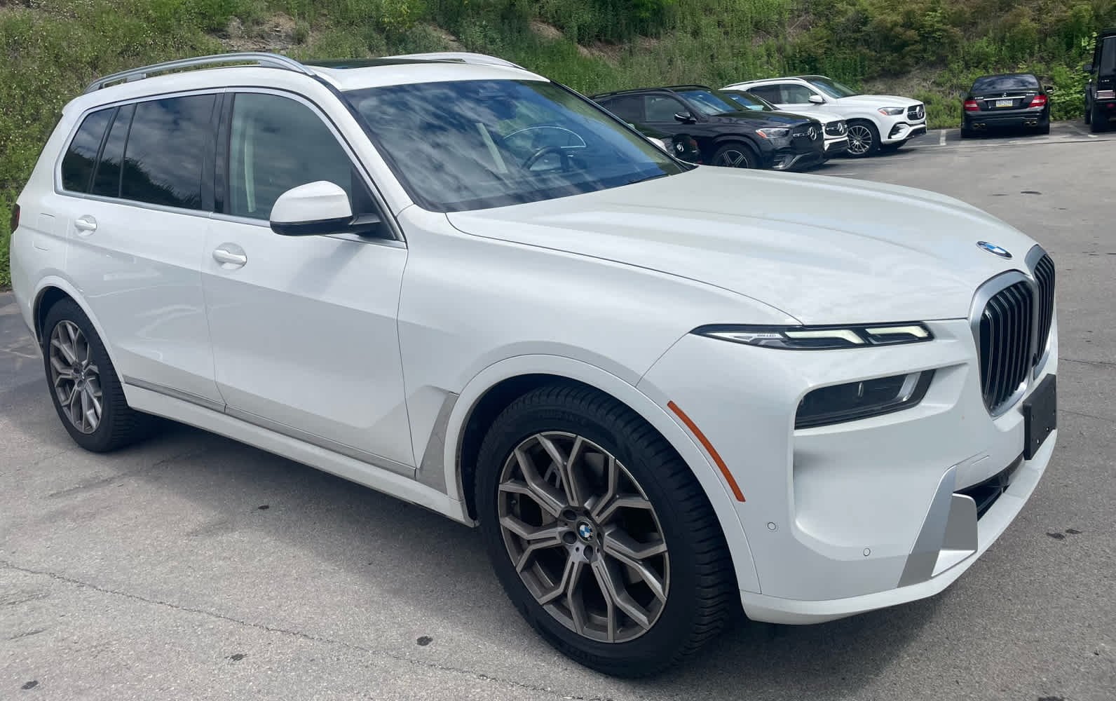 Used 2023 Alpine White BMW xDrive40i image 3