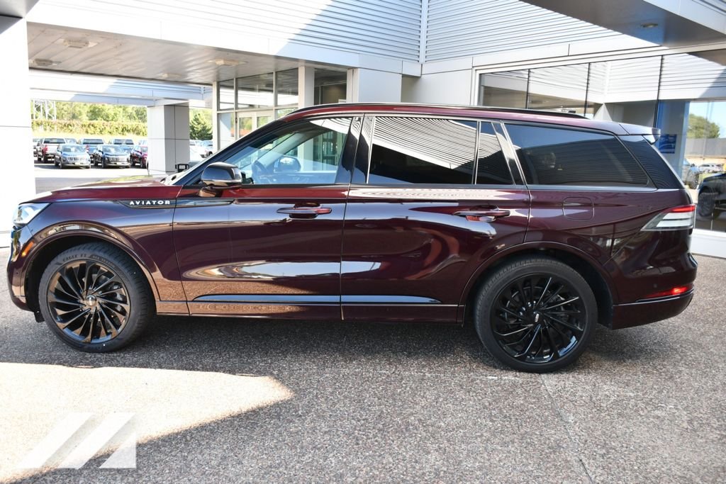 Used 2023  Lincoln Reserve image 3
