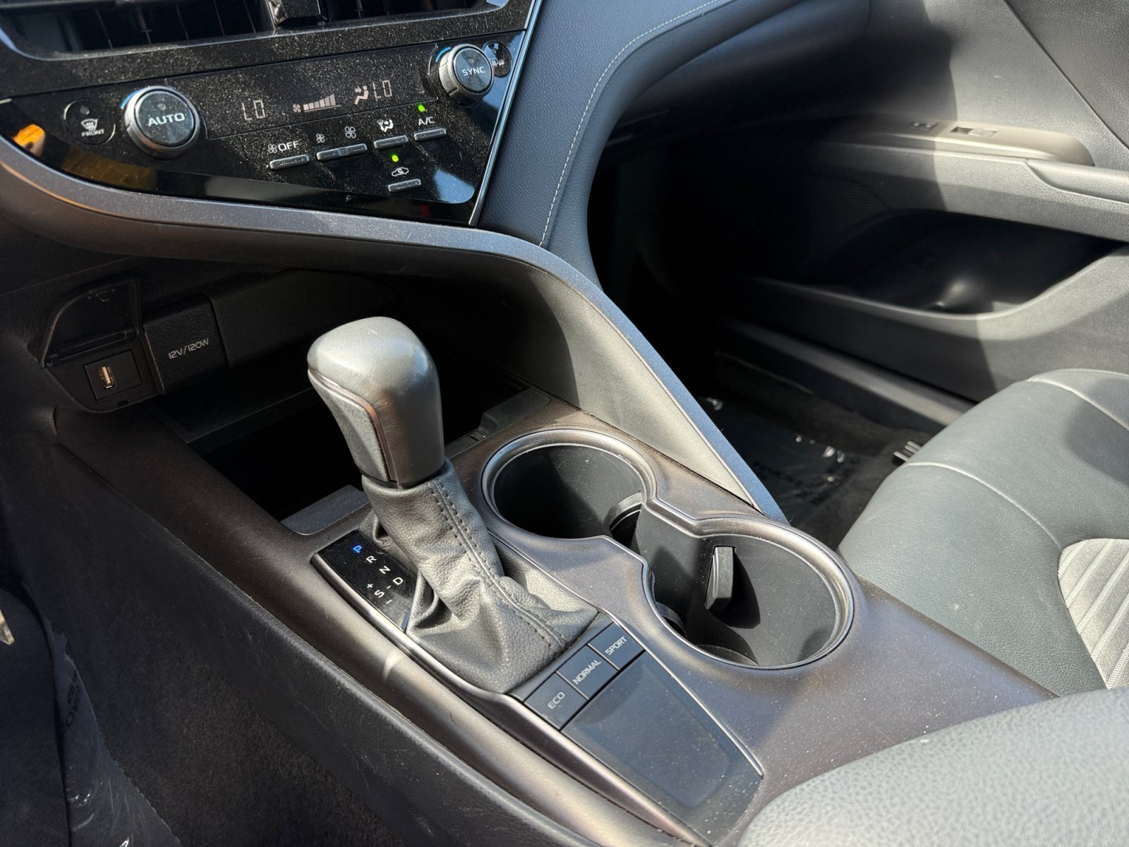 Used 2024 Midnight Black Metallic Toyota SE image 13