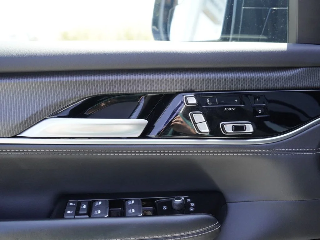 2024 Jeep Grand Wagoneer L Series II - Photo 10