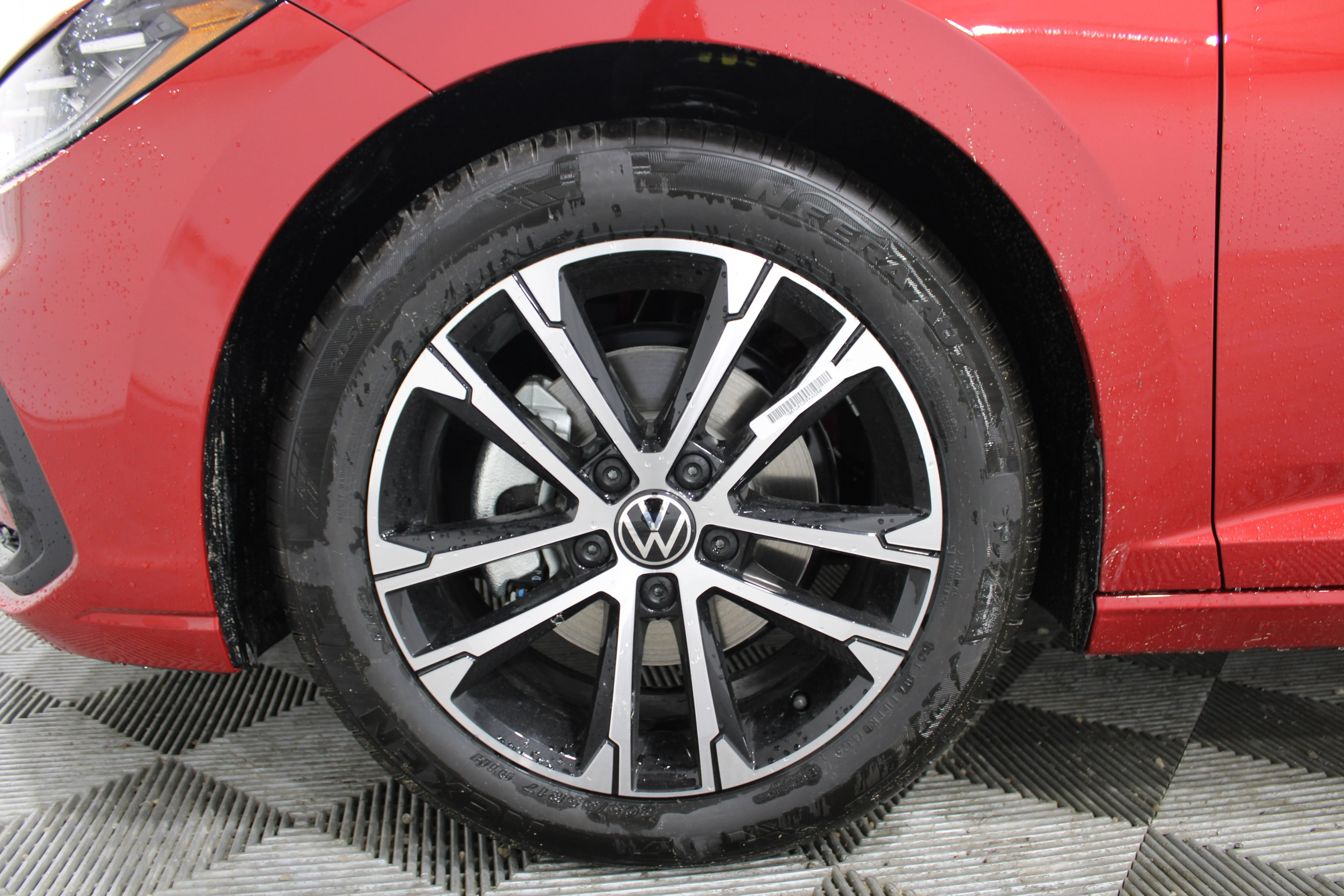 New 2026 Kings Red Metallic Volkswagen 1.5T Sport image 33