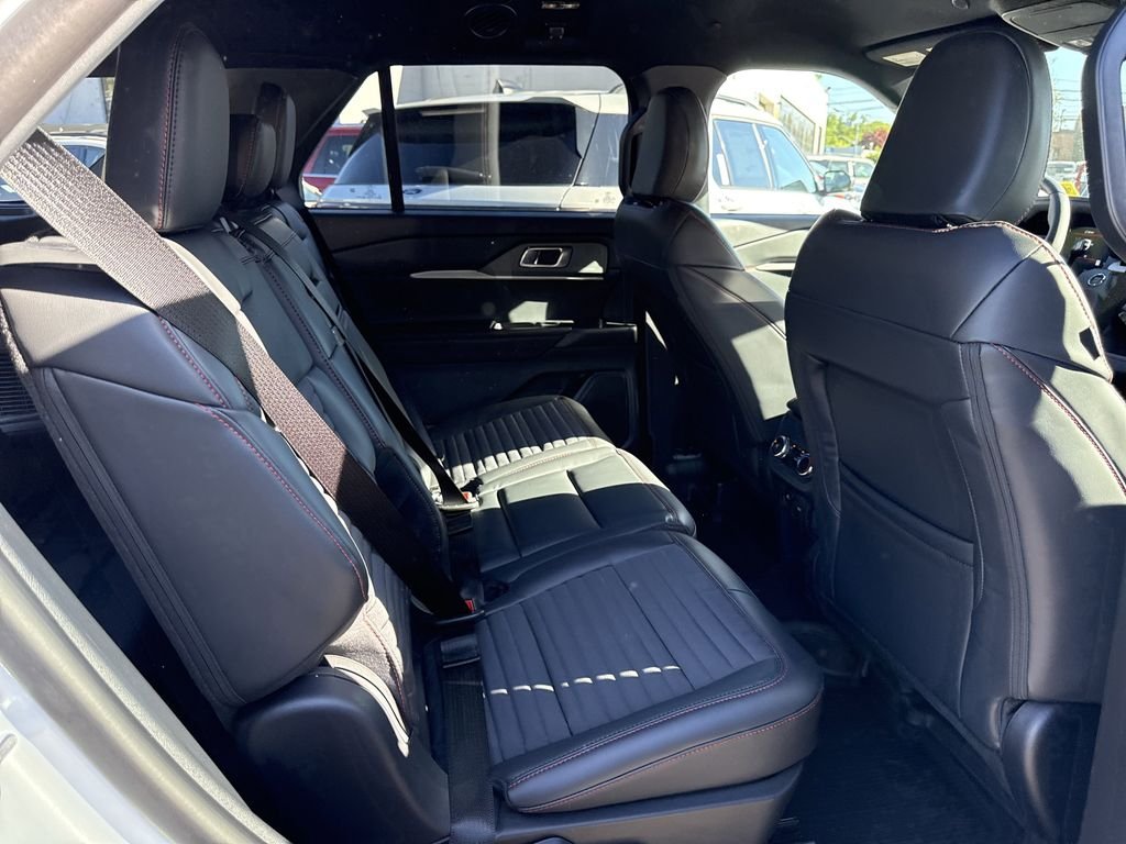 New 2026 Space White Metallic Ford ST-Line image 28