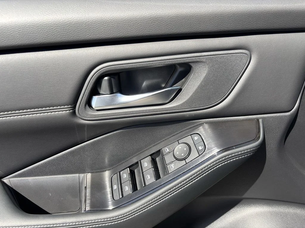 New 2026 Everest White Pearl TriCoat Nissan Dark Armor™ image 21