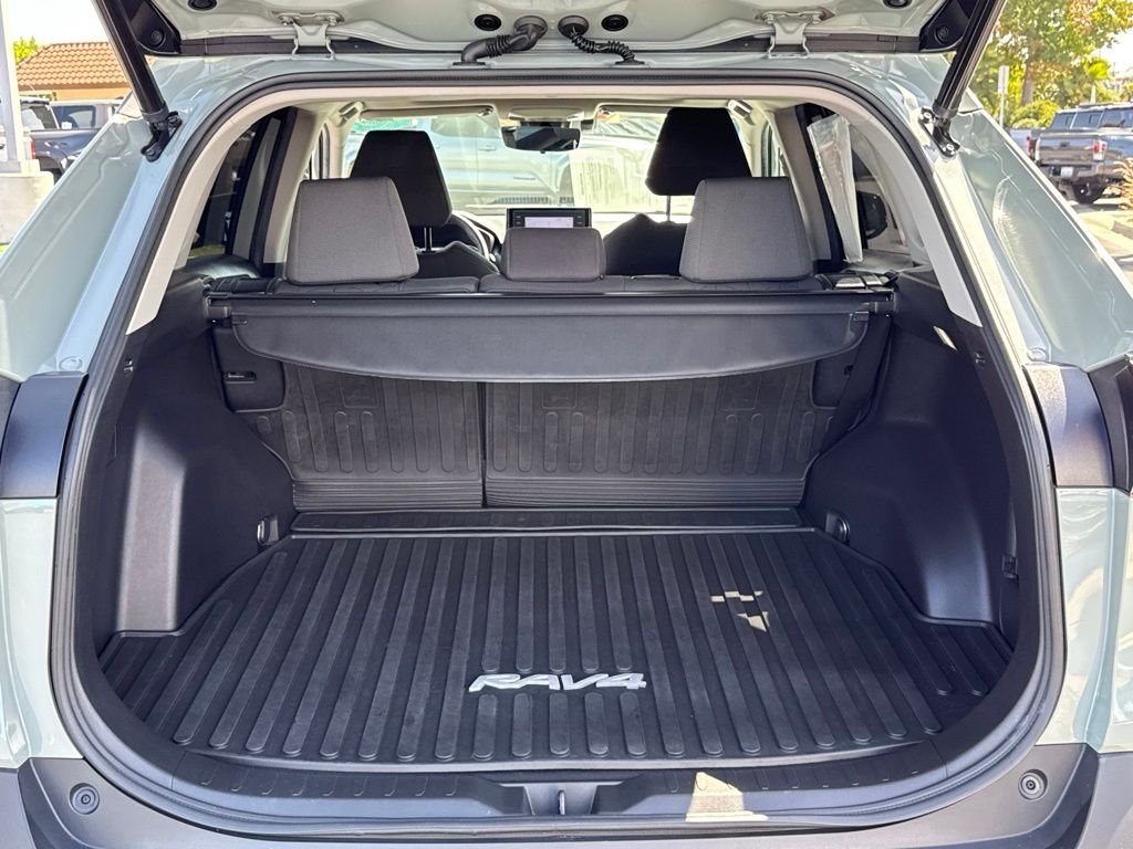 Certified Used 2022  Toyota XLE image 16