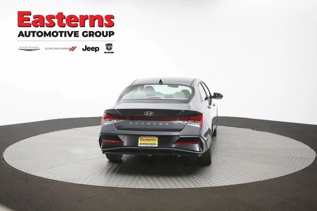 Used 2025 Gray Hyundai SEL Convenience image 39