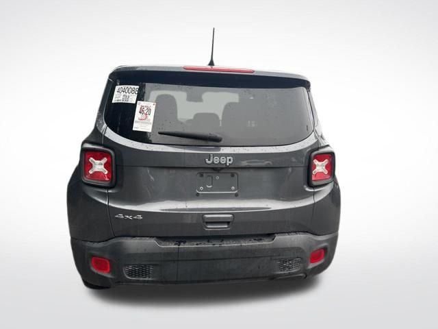 Used 2023 Gray Jeep Latitude image 4
