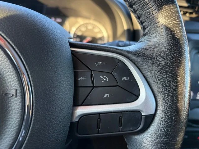 Used 2019 Black Jeep Latitude image 6