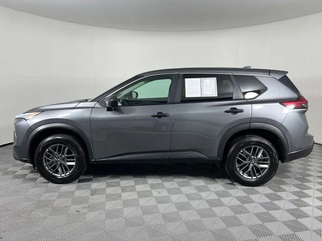 Used 2024 Gray Nissan S image 4