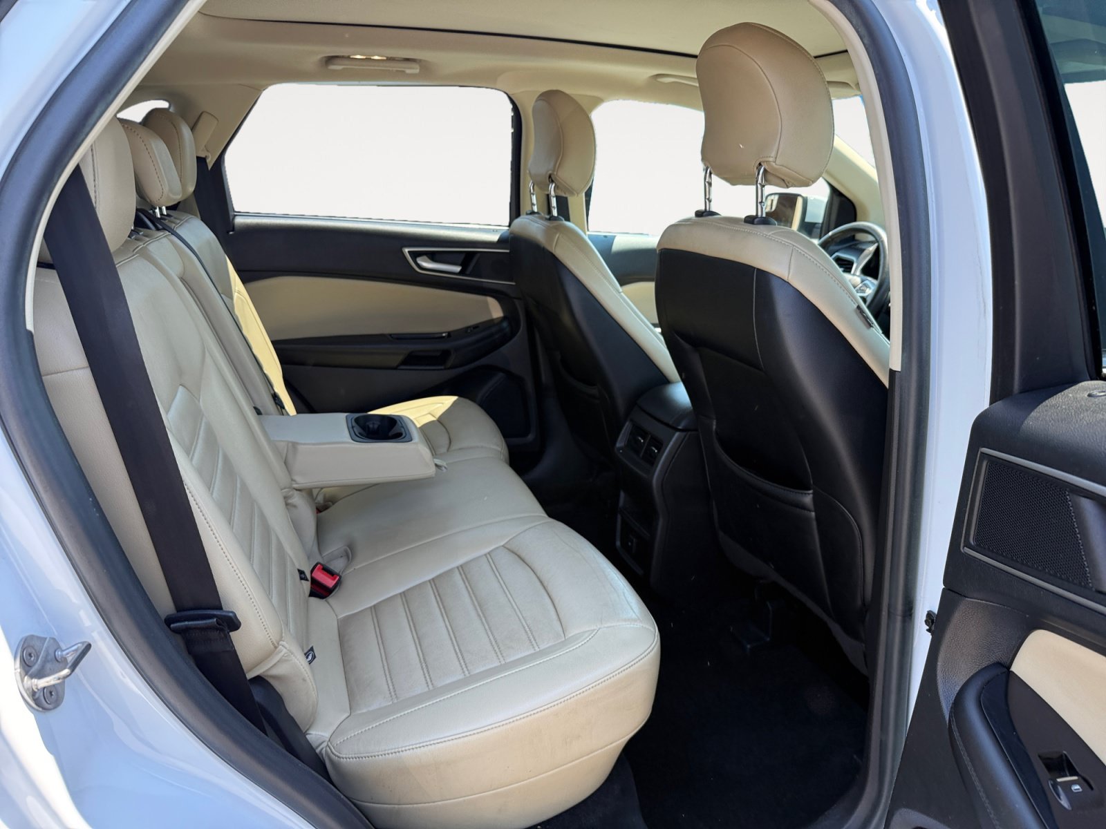 Used 2015 Oxford White Ford SEL image 18