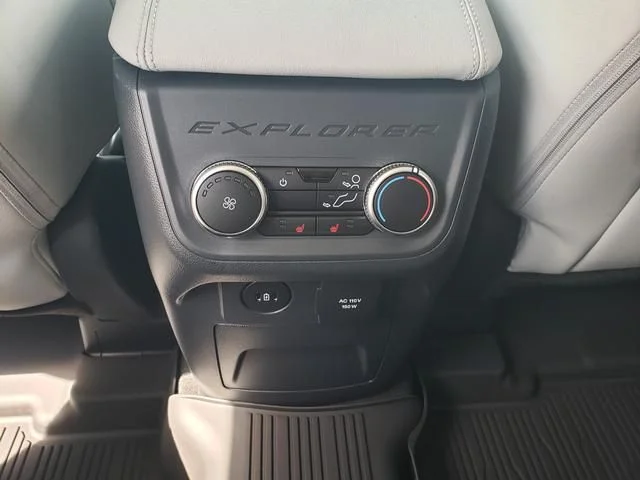 New 2026 White Ford Platinum image 16