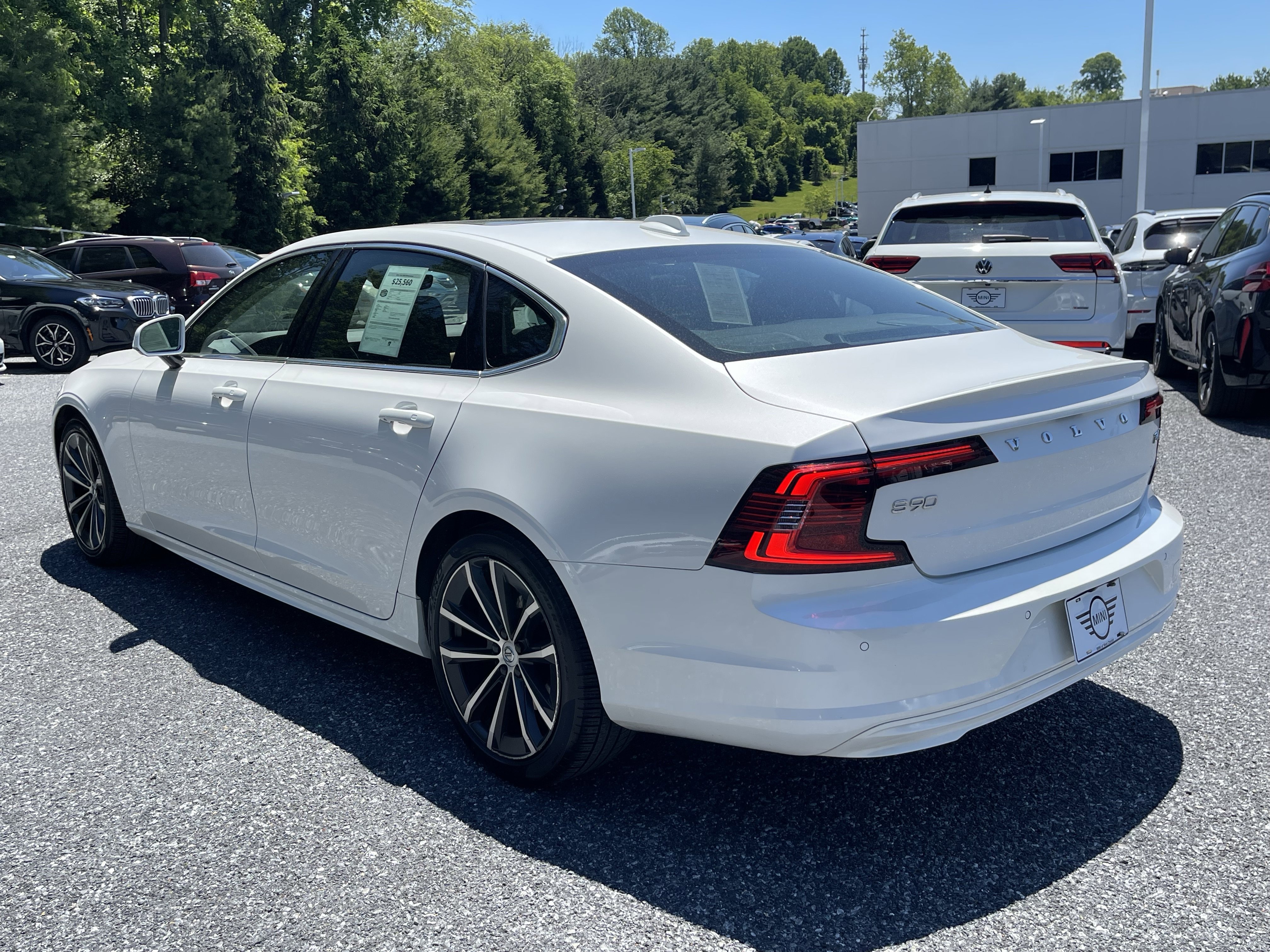 Used 2021 WHITE Volvo T6 Momentum image 4