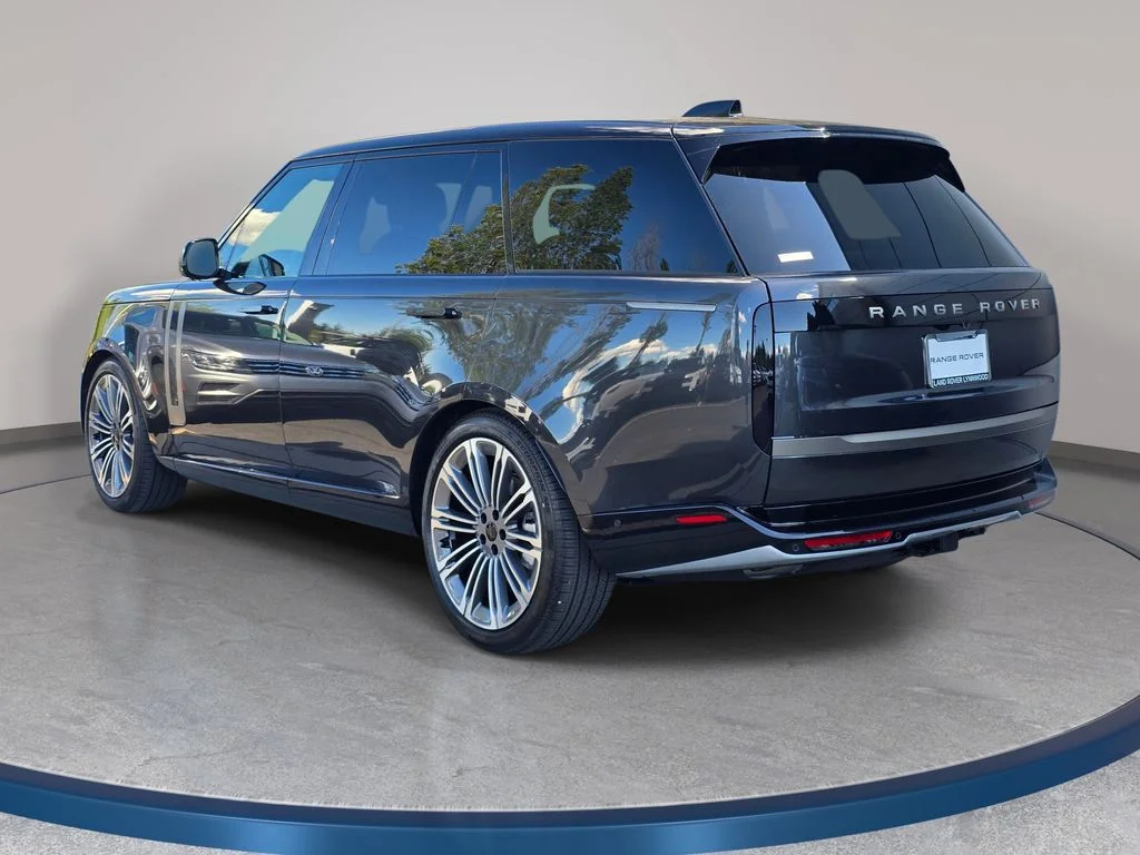 New 2026 Carpathian Grey LAND ROVER SE 7 Seats image 7