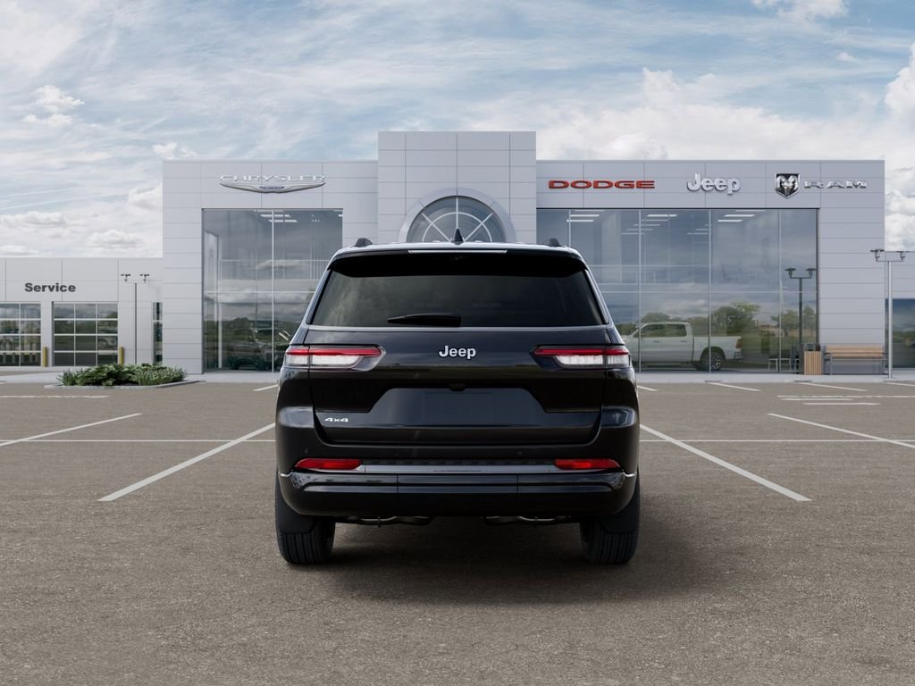 New 2026 Diamond Black Crystal Pearl-Coat Exterior Paint Jeep Limited image 7