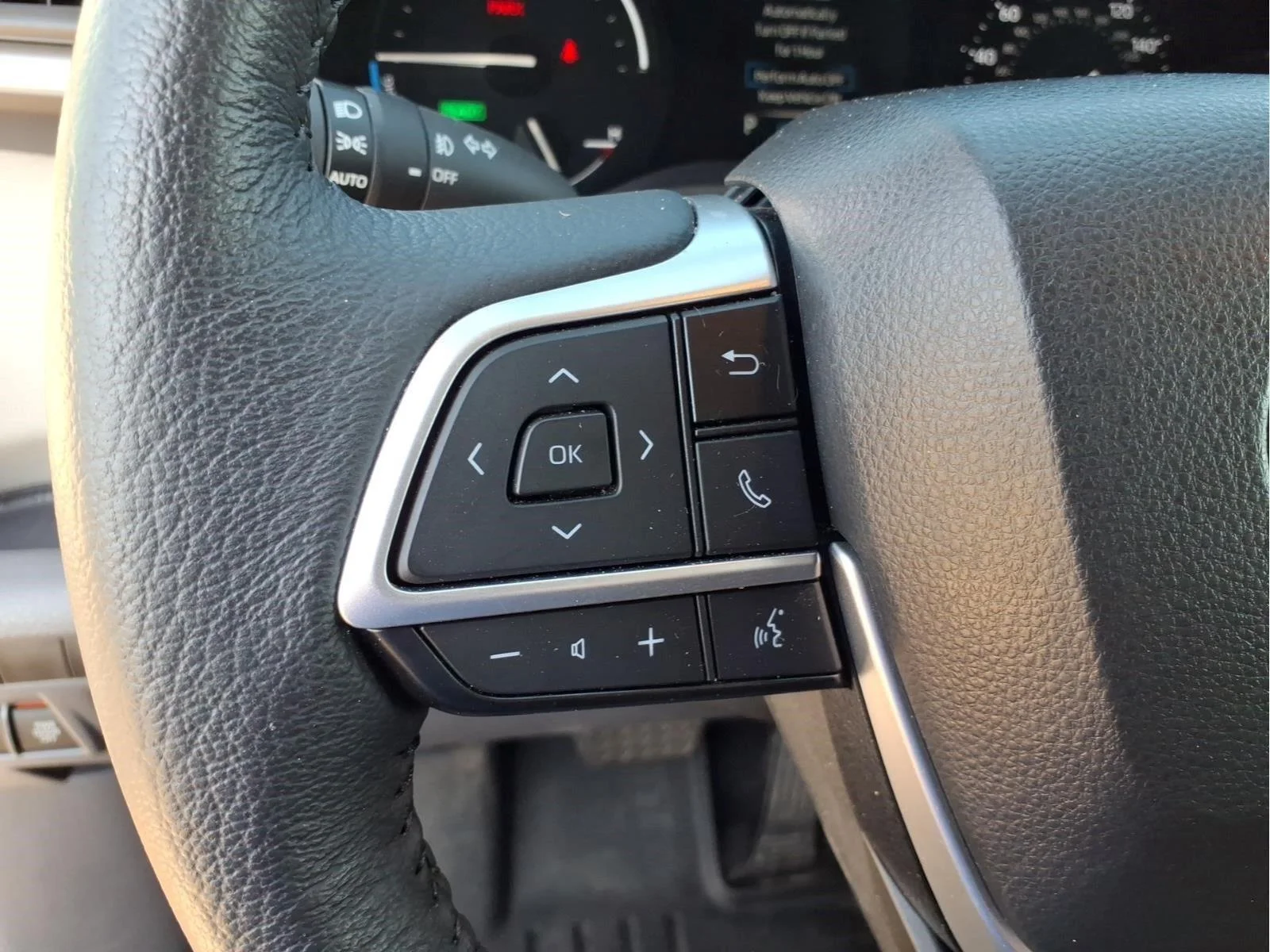 Used 2023 Celestial Silver Metallic Toyota XLE 7-Passenger image 20