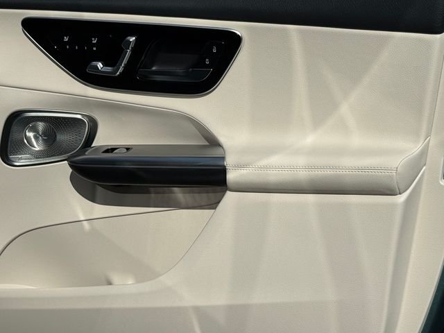 New 2026 Verde Silver Metallic Mercedes-Benz GLC 300 image 27
