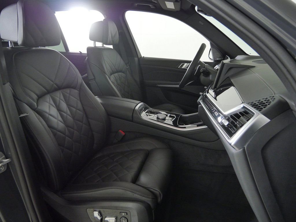 New 2026 Dravit Grey Metallic BMW xDrive40i image 21
