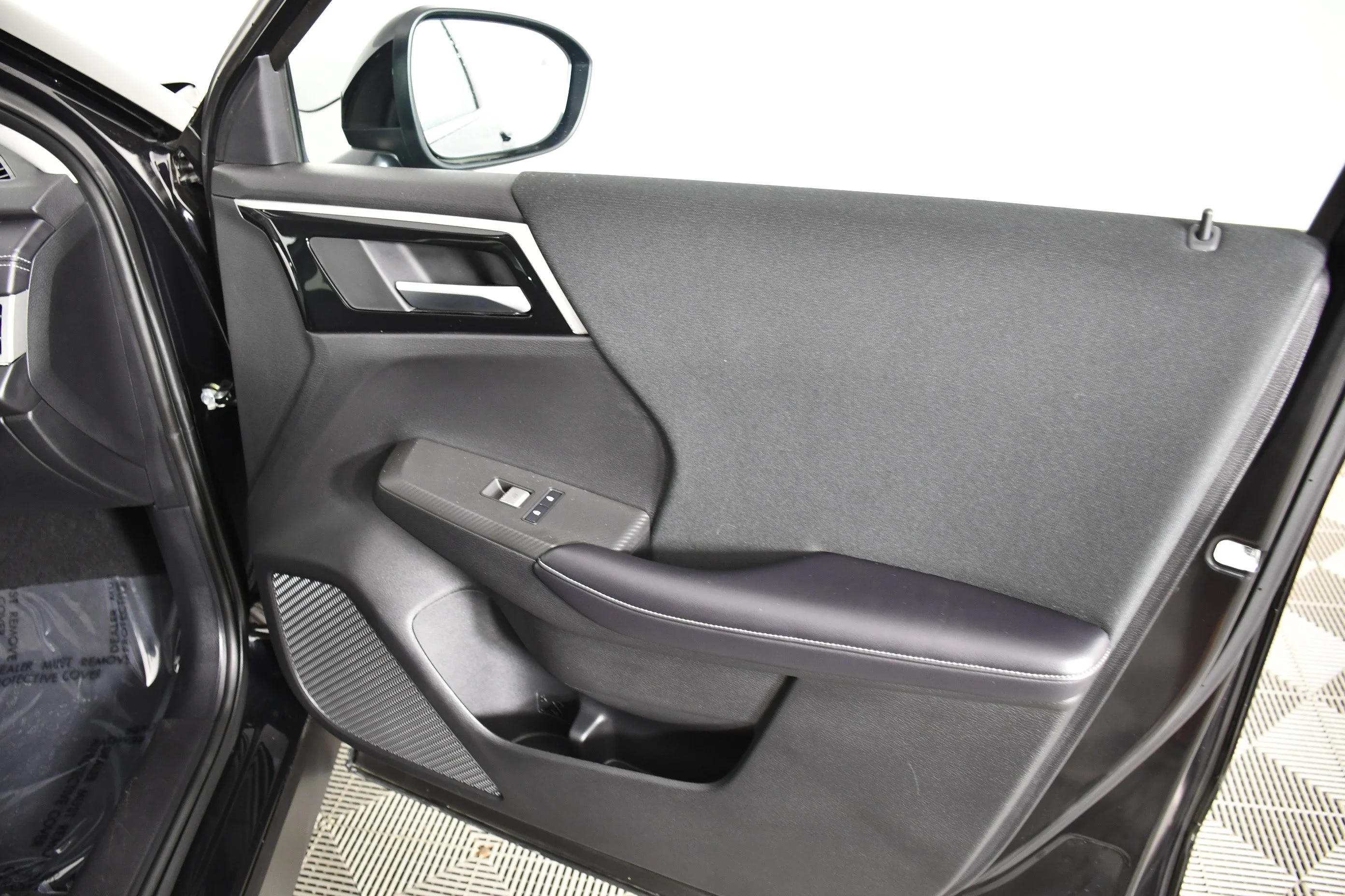 Certified Used 2025 Labrador Black Pearl Mitsubishi ES image 38