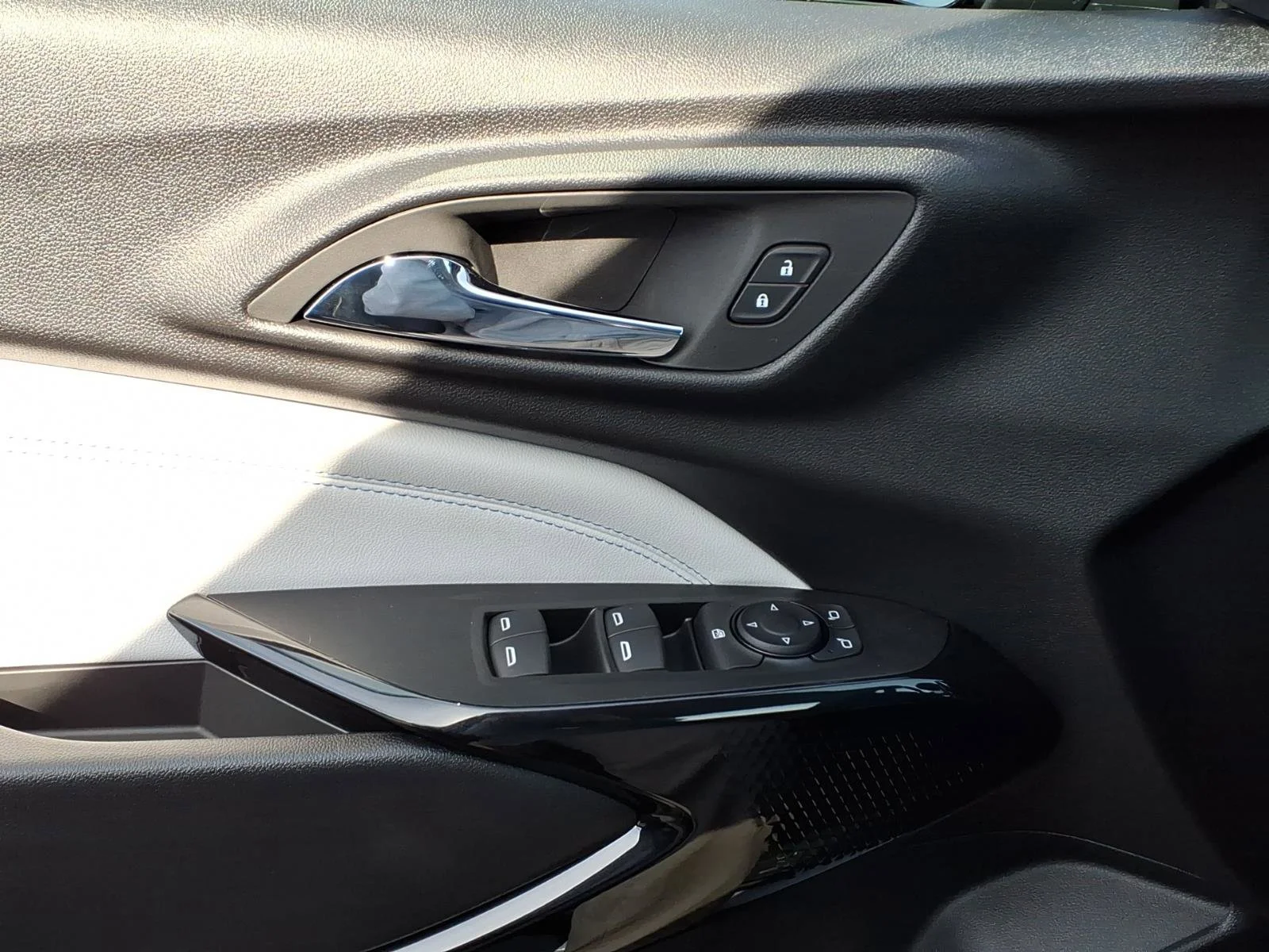 2026 Chevrolet Trax LT - Photo 13