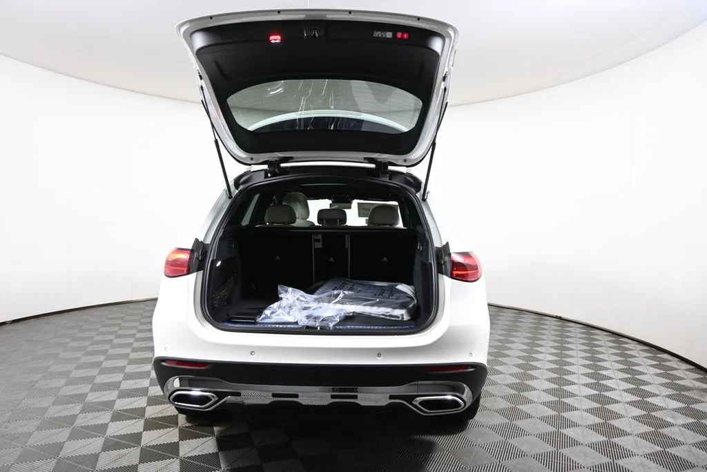 Used 2027 White Mercedes-Benz GLC 300 image 32