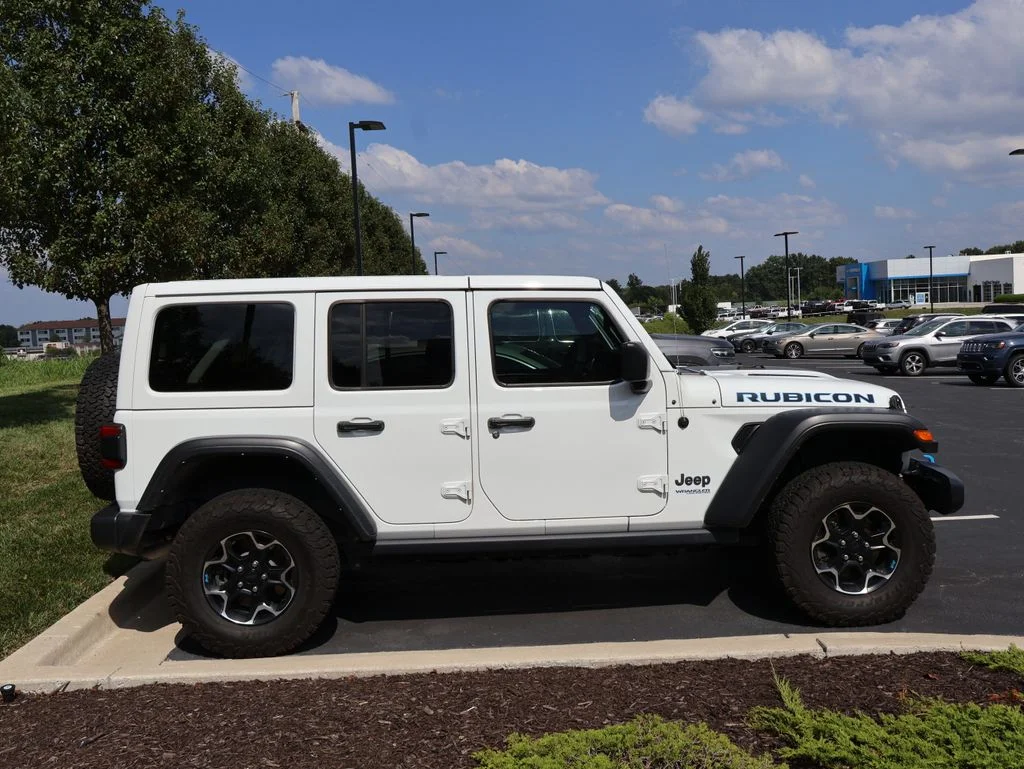Used 2022 White Jeep Unlimited Rubicon 4xe image 11