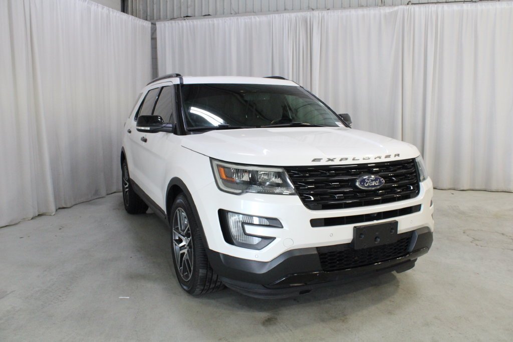 Used 2017 White Ford Sport image 39