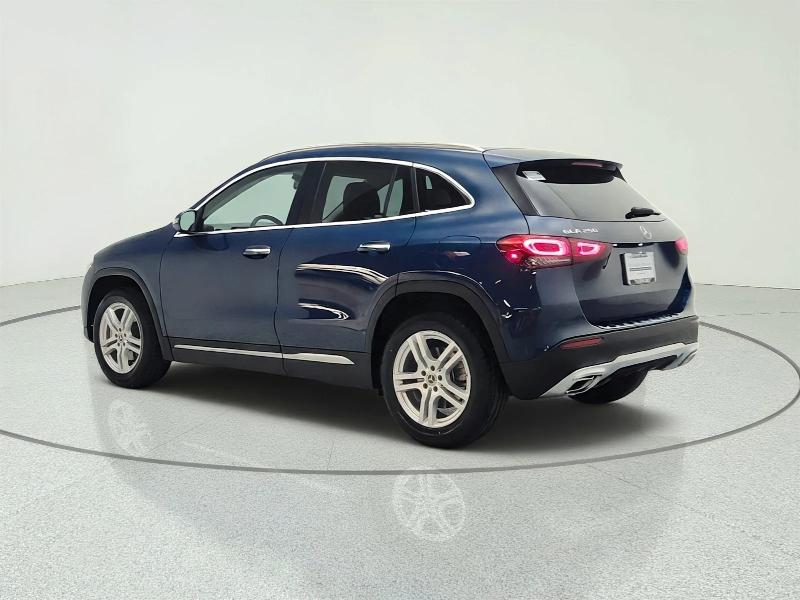 Used 2021 Denim Blue Metallic Mercedes-Benz GLA 250 SUV image 7