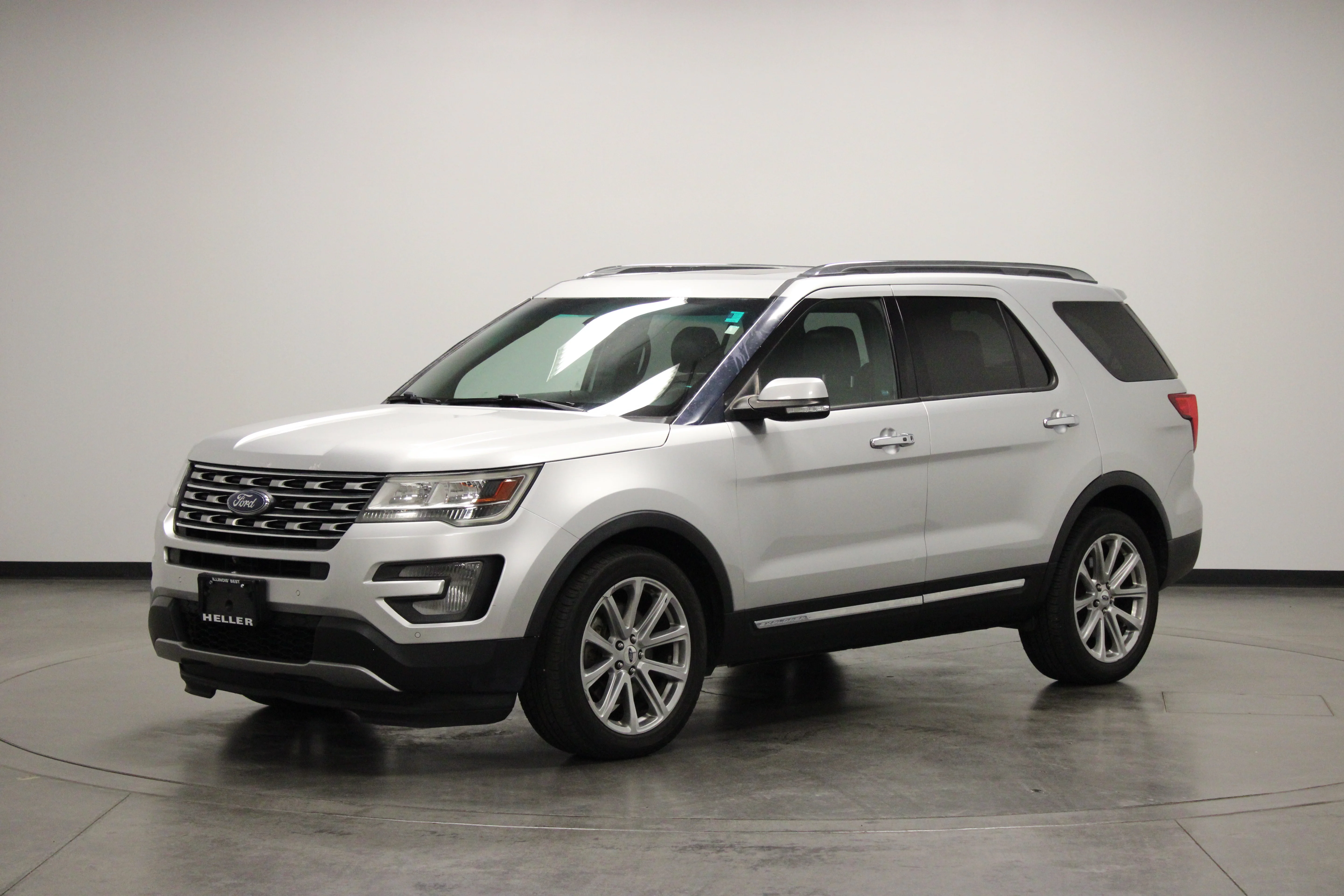 Used 2017 Ingot Silver Ford Limited image 4