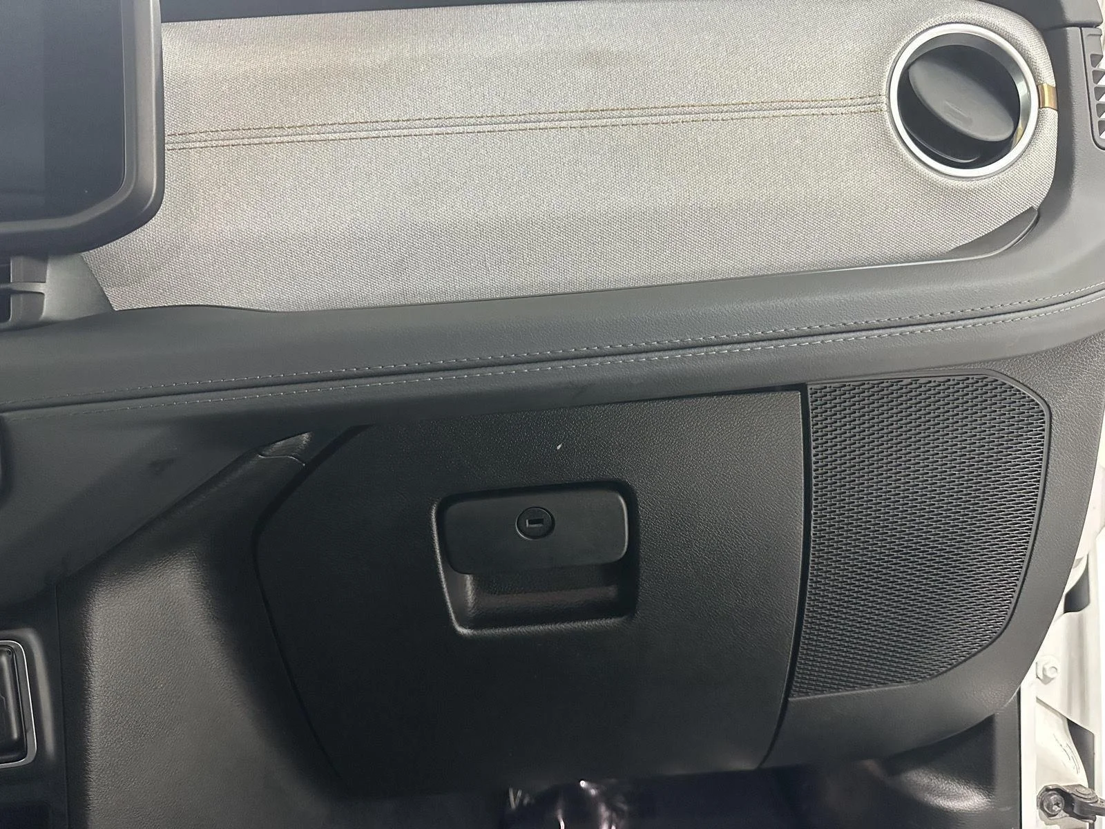 Used 2024 Bright White Jeep Sahara image 27