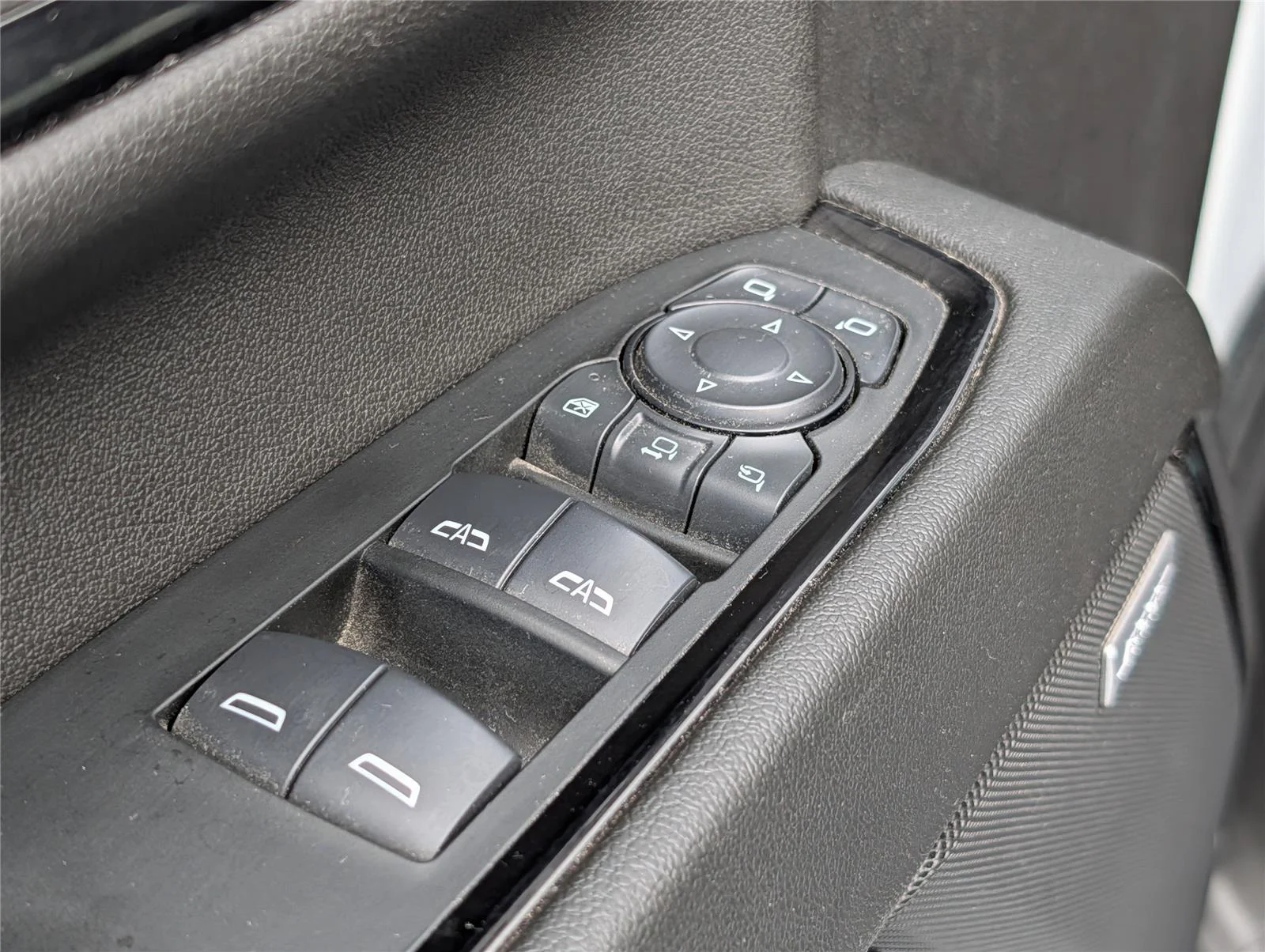 Used 2024 Summit White GMC AT4 image 15