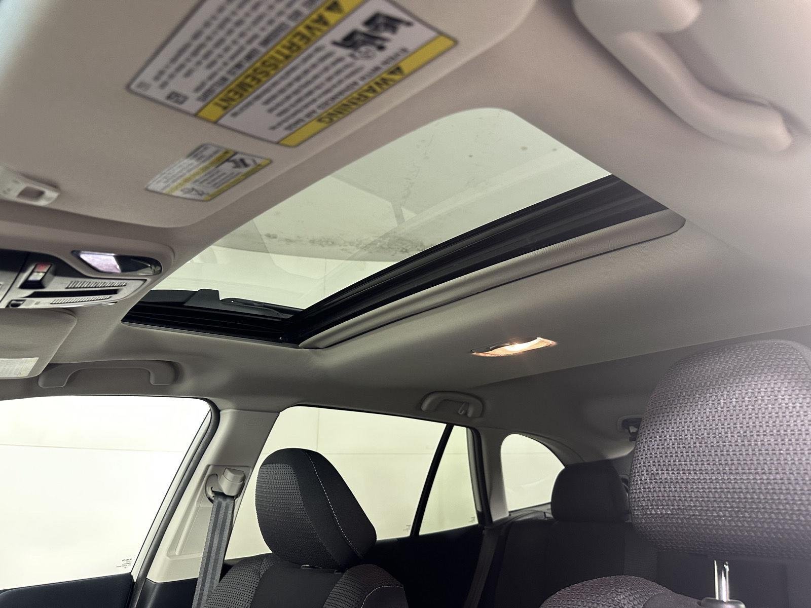 Used 2021  Subaru  image 33