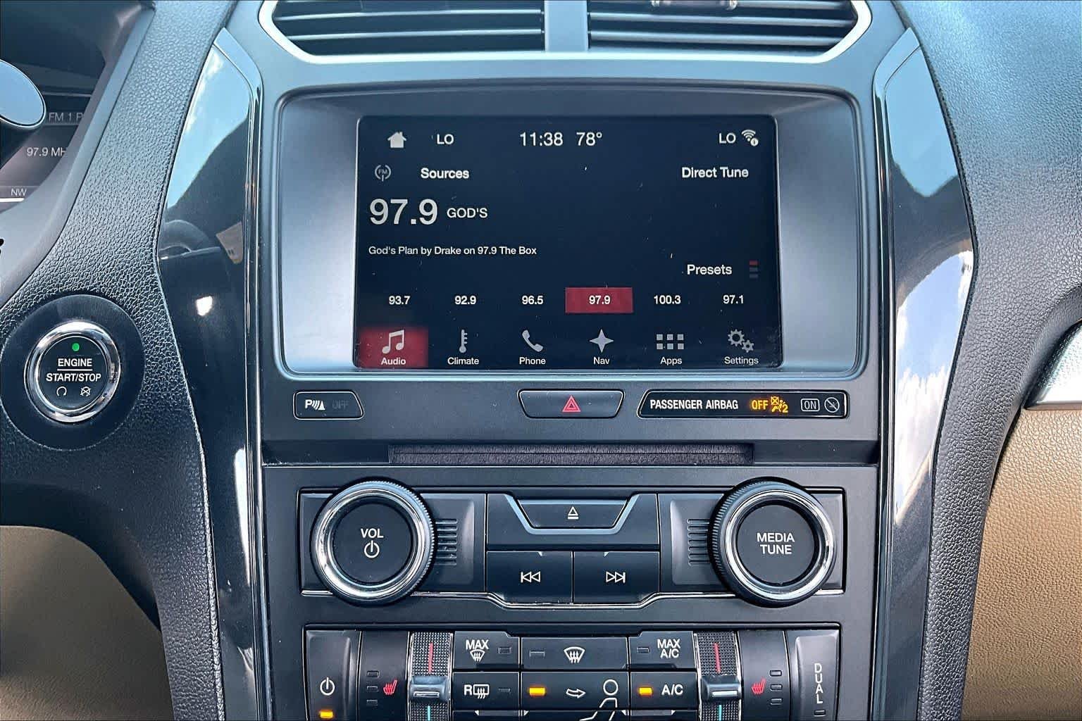 Used 2017 White Platinum Metallic Tri-Coat Ford XLT image 34