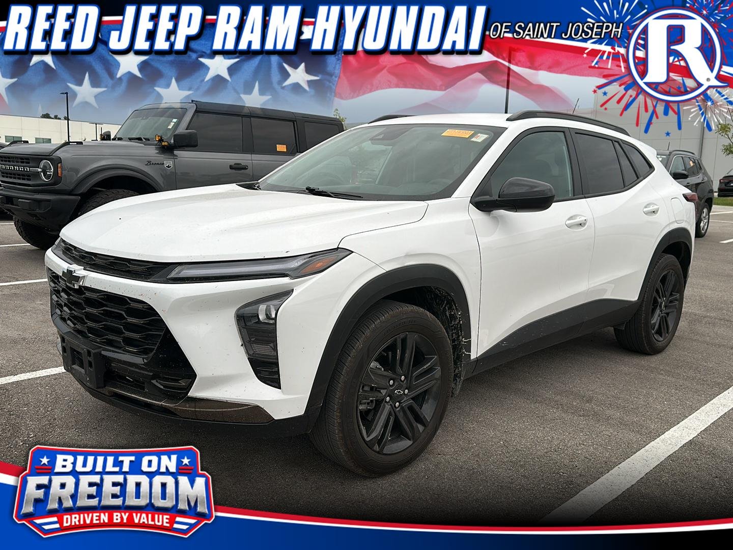 Used 2025 Summit White Chevrolet ACTIV image 1
