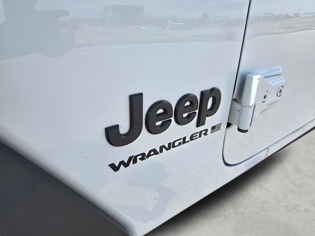 Used 2025 Bright White Clearcoat Jeep Sport S image 29