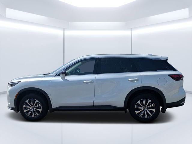 New 2027 RADIANT WHITE INFINITI Pure FWD image 6