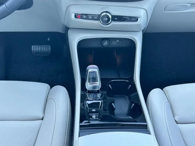 New 2026 Crystal White Volvo Plus image 22
