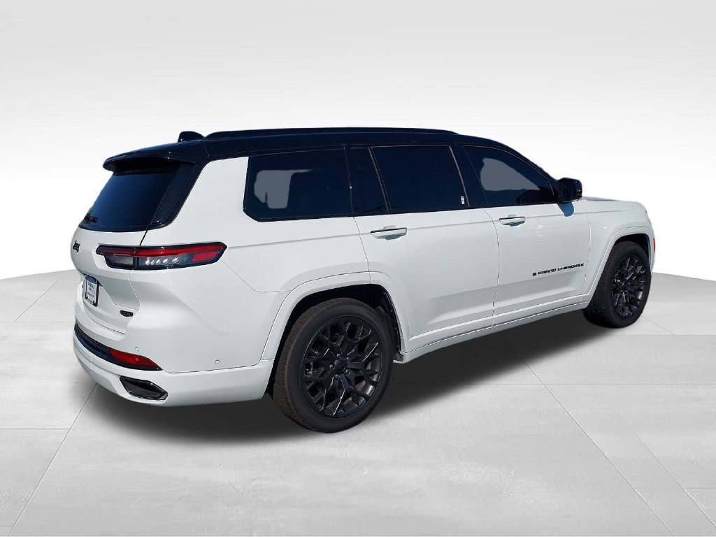 Used 2025 White Jeep Summit image 5