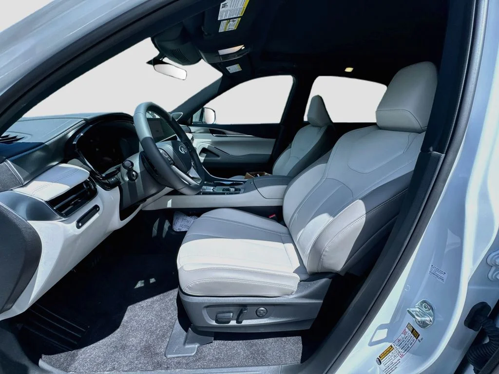 New 2027 White INFINITI LUXE image 21
