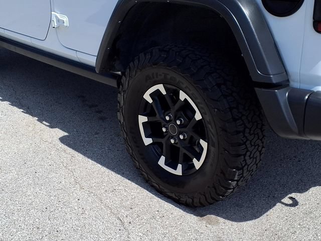 Used 2025  Jeep Rubicon image 25