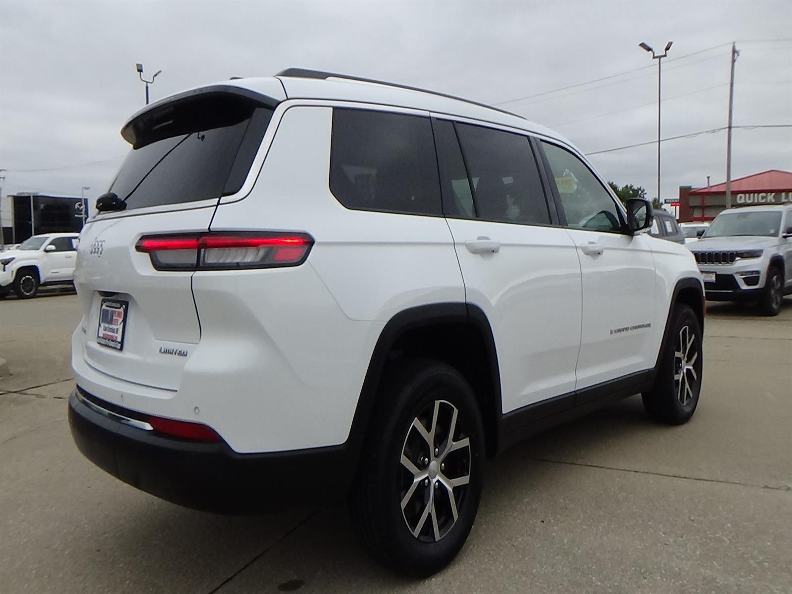 Used 2023 Bright White Clear Coat (pw7) Jeep Limited image 6