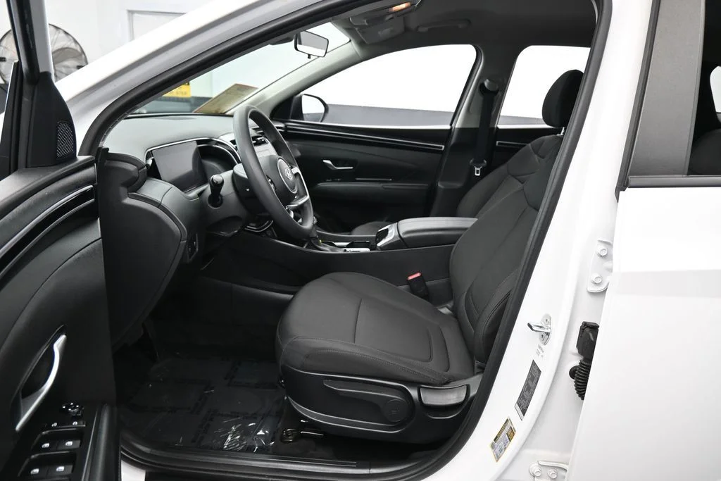 Used 2024 White Pearl Hyundai SE image 11