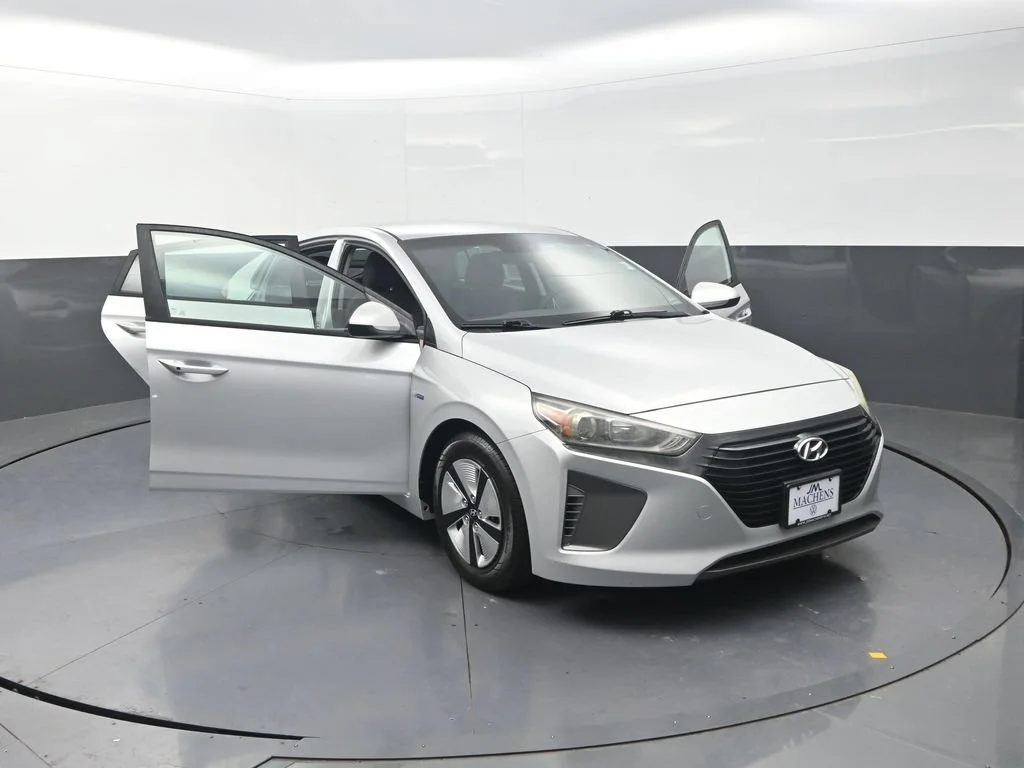 Used 2018 Silver Hyundai Blue image 31