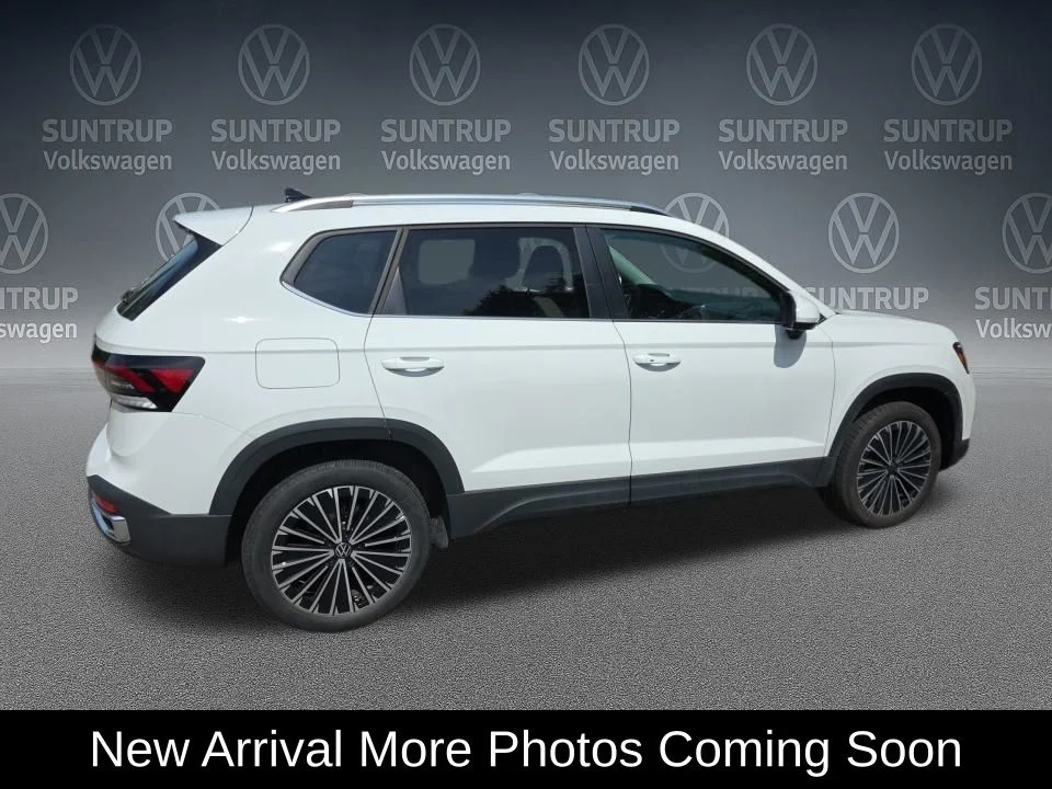Used 2025 White Volkswagen 1.5T SE image 3