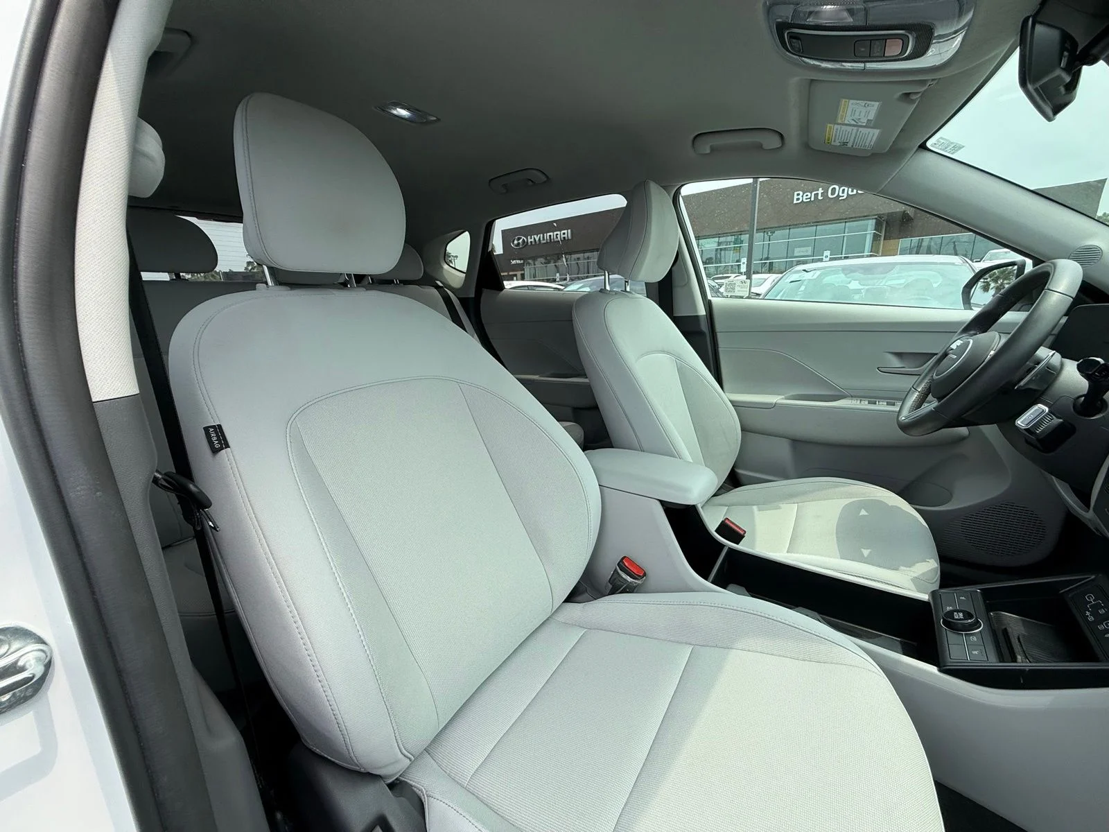 Used 2025 White Hyundai SEL Convenience image 20
