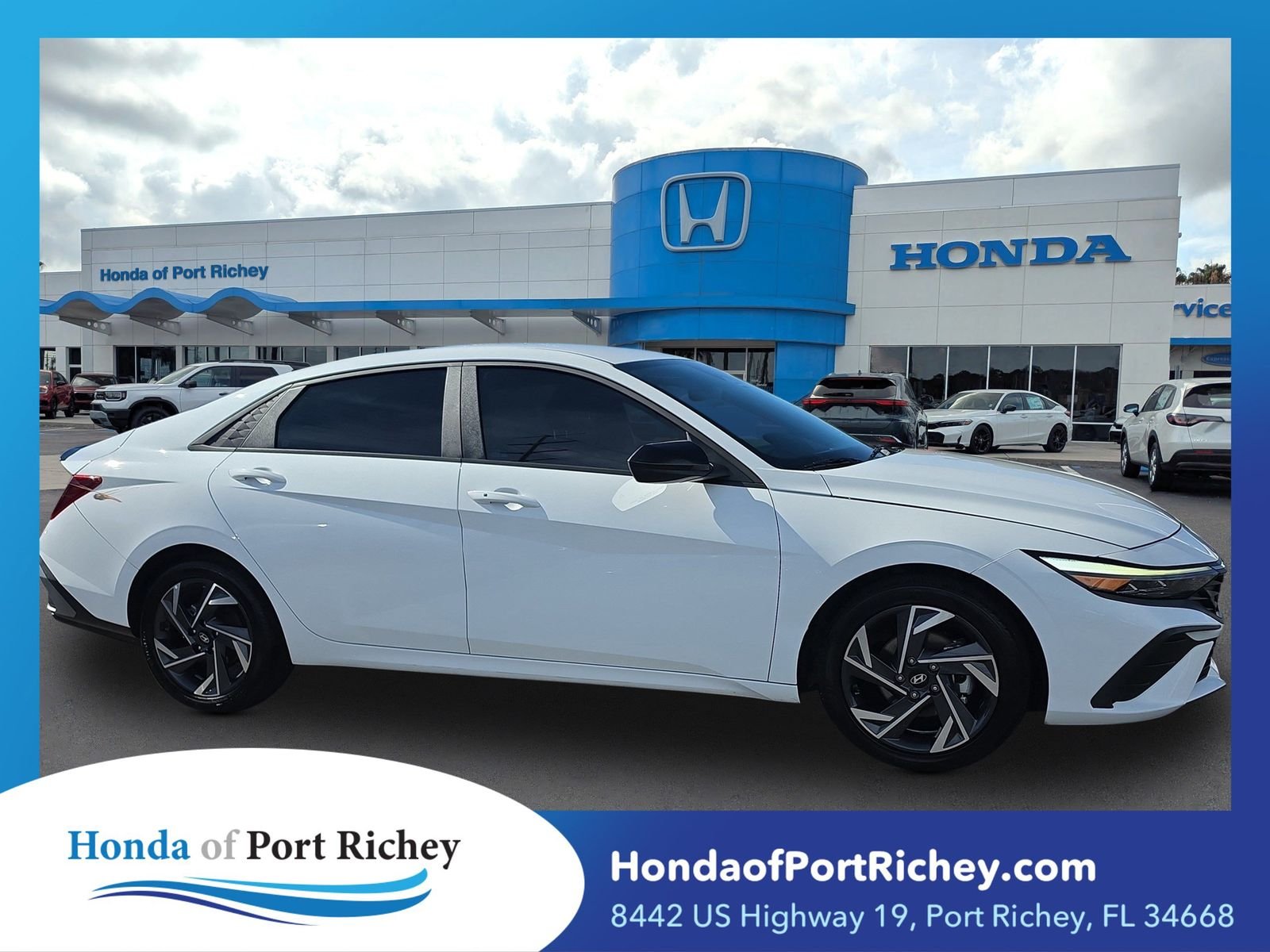 Used 2025 White Hyundai SEL Sport image 1