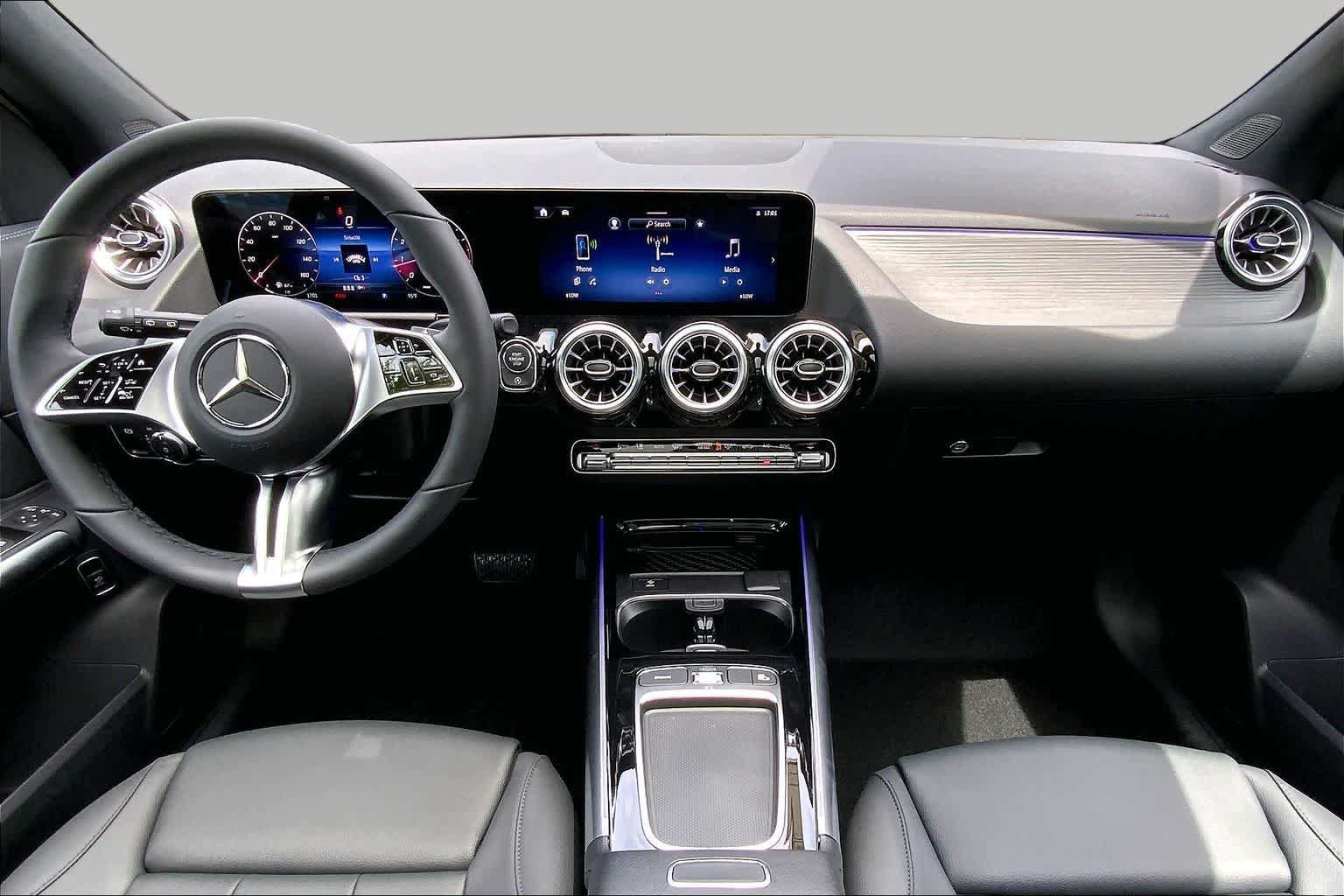 New 2026 Polar White Mercedes-Benz GLA 250 image 5