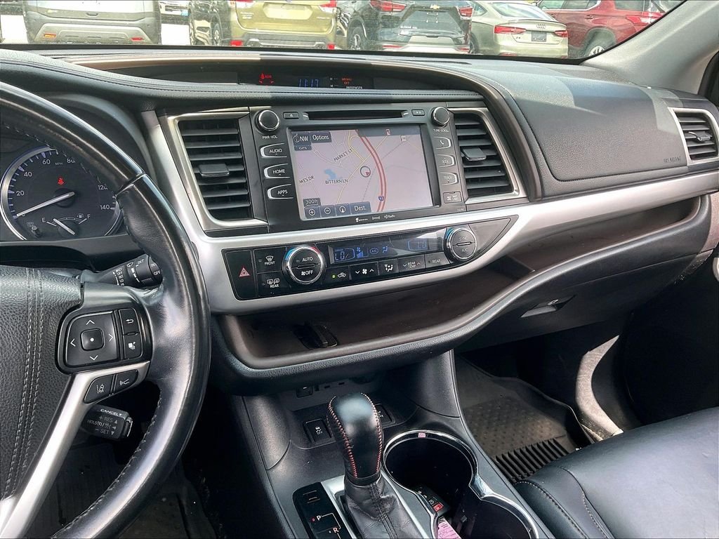 Used 2019 Blizzard Pearl Toyota XLE image 18