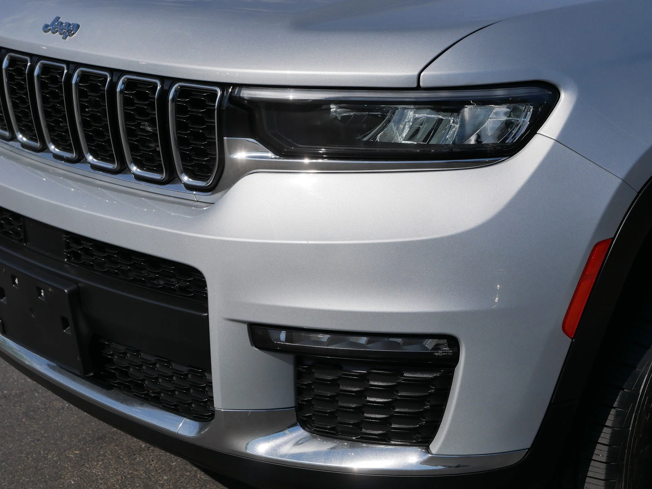 Used 2022 Silver Zynith Jeep Limited image 16
