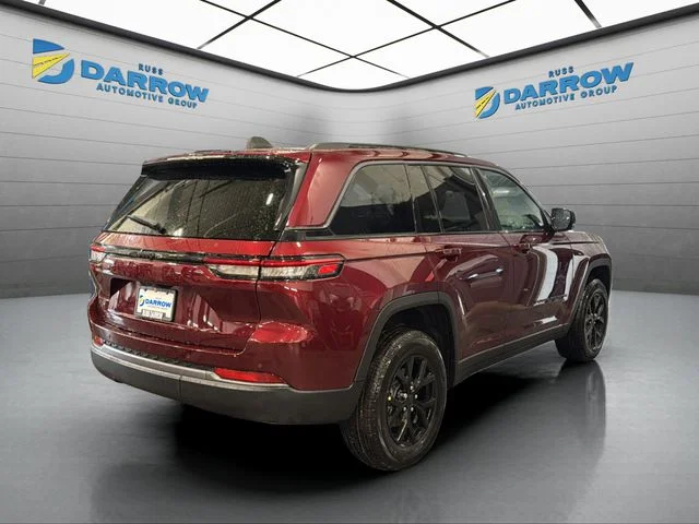 New 2026 Velvet Red Pearl-Coat Exterior Paint Jeep Altitude image 5